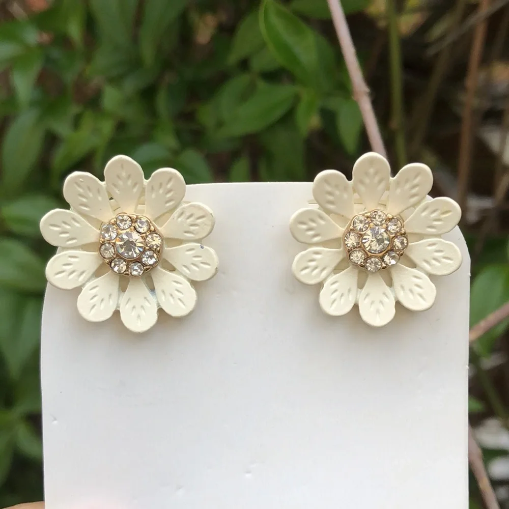 White Crystal Daisy Flower Earrings
